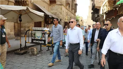 محافظ القاهرة يتفقد مشروع تطوير منطقة القاهرة التاريخية والمشهد الحسينى (صور)