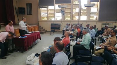 وكيل تعليم قنا يبحث مع رؤساء لجان الثانوية العامة ضوابط العملية الامتحانية