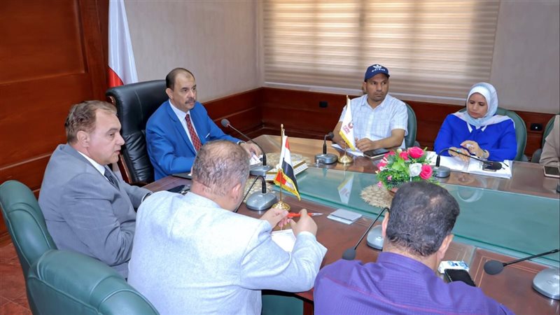 محافظ سوهاج يعقد
