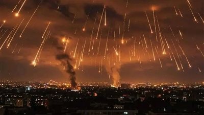إيران تطلق موجة جديدة من الصواريخ الباليستية على إسرائيل، ودوي انفجارات في حيفا