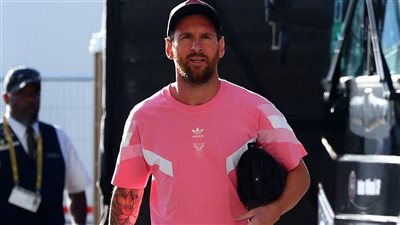 قميص ليونيل ميسي يظهر على ملعب هارد روك (فيديو)