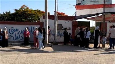 طلاب الثانوية العامة بالإسماعيلية يبدأون امتحان التربية الدينية (صور)