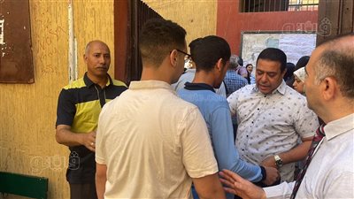 زحام الطلاب على بوابات تفتيش لجان الثانوية العامة (فيديو وصور)