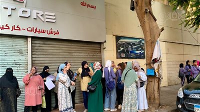 بدء توافد طلاب الثانوية العامة لأداء امتحان مادتي التربية الدينية والوطنية (فيديو وصور)