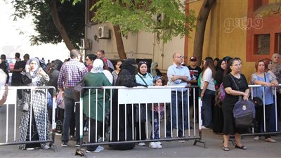 حواجز حديدية أمام أولياء الأمور بمحيط لجان الثانوية العامة (صور)