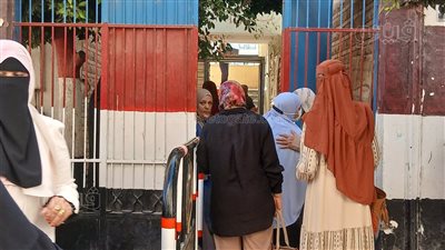 لجان امتحانات الثانوية العامة في مطروح تفتح أبوابها لدخول الطلاب (صور) 