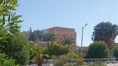 هدوء وغياب أولياء الأمور أمام لجان الثانوية العامة بالوادي الجديد (صور) 