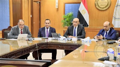 وزير التعليم يطمئن على الحالة الصحية للملاحظين المصابين في حادث سير بسوهاج 