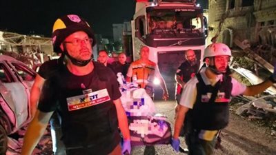 إسرائيل تصرخ وتل أبيب تبحث عن أحياء تحت الأنقاض، والنشطاء: المحتل يذوق مرارة غزة (فيديو) 