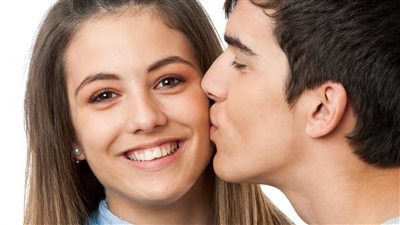 تفسير حلم القبلة في المنام وعلاقته بتخطي المشكلات 