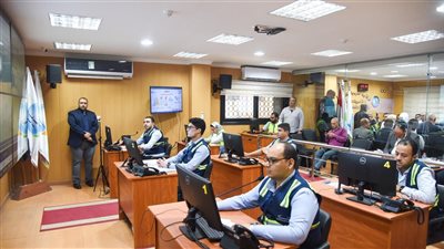 محافظ الإسكندرية يوجه بتوفير بيئة آمنة لطلاب الثانوية العامة بلجان الامتحانات 