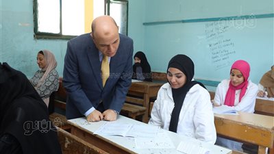 محافظ كفر الشيخ يطمئن على سير امتحانات الثانوية العامة بلجنة عزت الشافعي