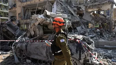 تضرر مبنى من 8 طوابق بتل أبيب الكبرى جراء صاروخ إيراني 