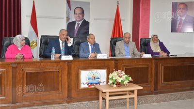 محافظ بورسعيد يتفقد غرفة عمليات امتحانات الثانوية العامة (صور)