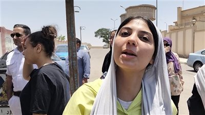 طالبات الثانوية العامة بالإسماعيلية يطالبن بزيادة عدد المراوح داخل اللجان (فيديو)  