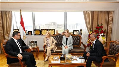 وزير الإسكان يستقبل نائبة رئيس بنك الاستثمار الأوروبي لمتابعة مجالات التعاون في مشروعات المياه والصرف 