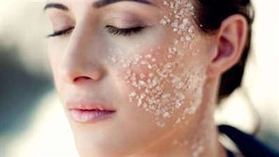 قناع طبيعي بمكونات اقتصادية لسنفرة البشرة وتعزيز نضارتها 