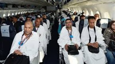 حكم تهنئة العائدين من الحج وتزيين المنزل وإقامة الولائم