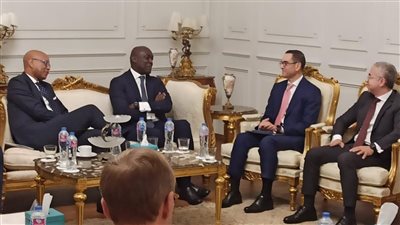 وزير الاستثمار يلتقي وفد مؤسسة التمويل الدولية (IFC) لبحث سبل تعزيز التعاون