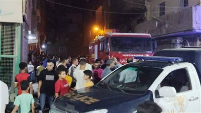 بسبب شاحن الهاتف، السيطرة على حريق داخل شقة بالحوامدية (صور)