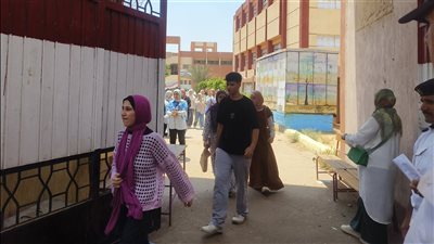 فرحة طلاب الثانوية العامة لسهولة الدين والتربية الوطنية بالدقهلية (فيديو)