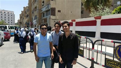 الكل فرحان، سهولة امتحانات اليوم الأول لماراثون الثانوية العامة بالأقصر (فيديو وصور)