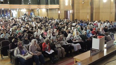 طلاب طب قصر العيني يناقشون التحرش الإلكتروني وأضرار السجائر الإلكترونية 