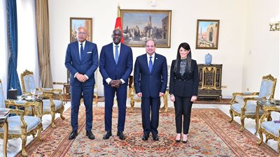 السيسي يبحث مع مؤسسة التمويل الدولية فرص تعزيز التدفقات الاستثمارية إلى مصر(صور)