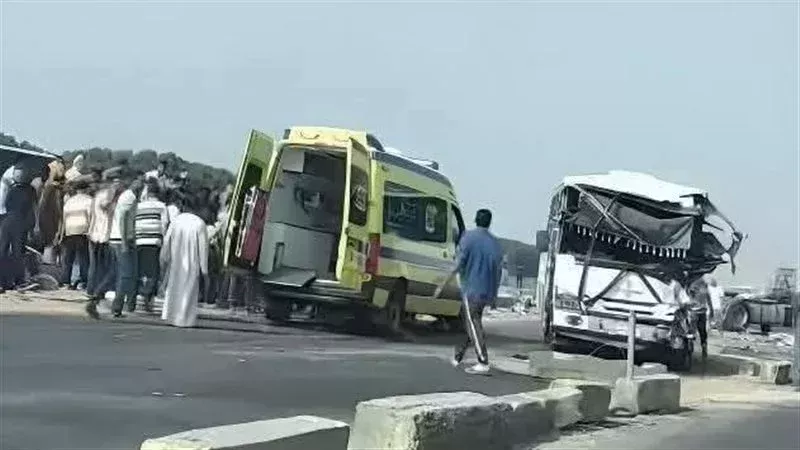 انقلاب ميكروباص بطريق