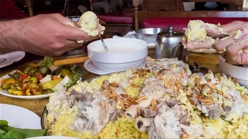 حكم عمل الوليمة في