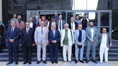 نقيبا الصحفيين والممثلين يشاركان في مناقشة 5 مشروعات تخرج بالأكاديمية البحرية في الإسكندرية (صور)