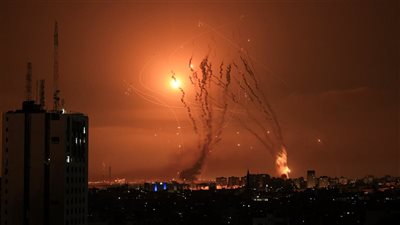  انفجارات تهز تل أبيب ومحيطها بعد رشقة صواريخ إيرانية مباغتة لم يكن جيش الاحتلال على دراية بها