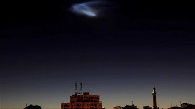 القناة 12 العبرية: إيران أطلقت 10 صواريخ باليستية على دفعات متتالية تجاه النقب وتل أبيب والشمال 