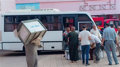 وكيل تعليم الفيوم يتابع تسليم أسئلة امتحانات الثانوية العامة من مركز التوزيع