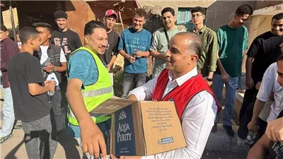 تعميم مبادرة توزيع المياه والعصائر على طلاب الثانوية العامة في لجان الفيوم (صور) 