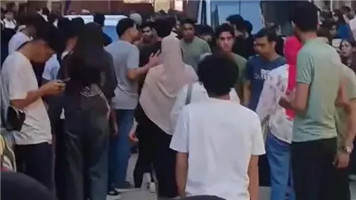 أولياء الأمور يتحدون الطقس الحار أمام لجان امتحانات اللغة الأجنبية الثانية بالشرقية (صور)