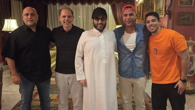 تركي آل شيخ مع أبناء