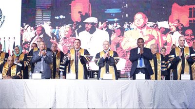 محافظ مطروح وسفير السودان يشهدان تخرج دفعة جديدة من طبيبات الأحفاد (صور)