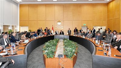 لبحث مطالب دوائرهم الانتخاببة، وزير الإسكان يعقد اجتماعه الدوري مع أعضاء النواب والشيوخ 