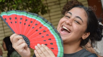 مراوح طالبات الثانوية 2025 تلفت الأنظار في ثاني أيام الامتحانات (فيديو وصور)