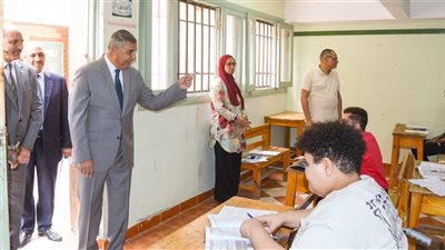 محافظ الإسكندرية يتفقد سير امتحانات الثانوية العامة (صور)