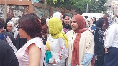 تباين آراء طلاب الثانوية العامة حول امتحان اللغة الأجنبية الثانية بالإسكندرية (صور)