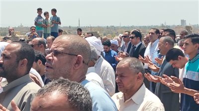 نائب محافظ سوهاج يشهد تشييع جثمان مدير العلاقات العامة (صور)