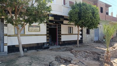 نيابة سوهاج تعاين منازل المتضررين من مياه الصرف المتسربة من الغابة الشجرية