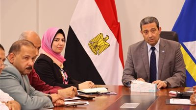 محافظ دمياط يتابع موقف تنفيذ مشروعات الصرف الصحي 
