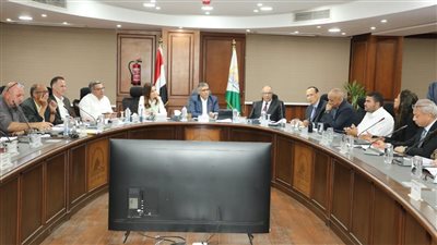 محافظ الجيزة يستمع لشكاوى ومطالب المواطنين خلال اللقاء الأسبوعي 