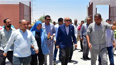 محافظ الأقصر يفتتح التشغيل التجريبي لمحطة صرف صحي قرية النمسا بإسنا