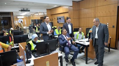 محافظ الدقهلية يتابع امتحانات الثانوية من داخل غرفة الشبكة الوطنية (صور) 