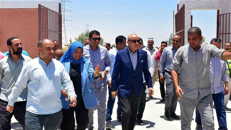 أثناء الافتتاح، فيتو