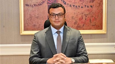 وزير الإسكان يتابع مشروعات المرافق والطرق بالعاشر من رمضان 